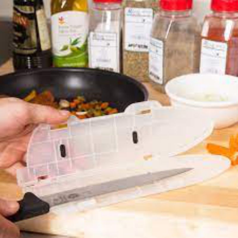 GUARD KNIFE HOLDS 8 TO 10" BLADE