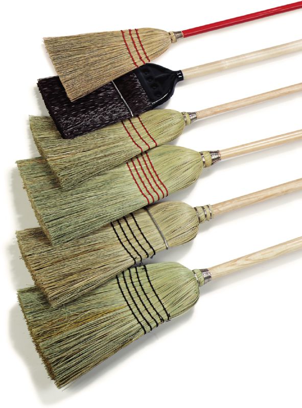 BROOM WAREHOUSE STRAW WOOD HNDL 56