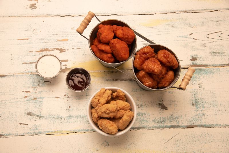 CHICKEN BONELESS WING BREADED